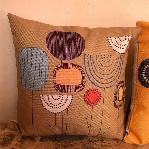 DECORATIVE THROW PILLOW SET (Includes 2) Cute Abstract Floral Design 15”x15” NEW - Picture 5 of 10